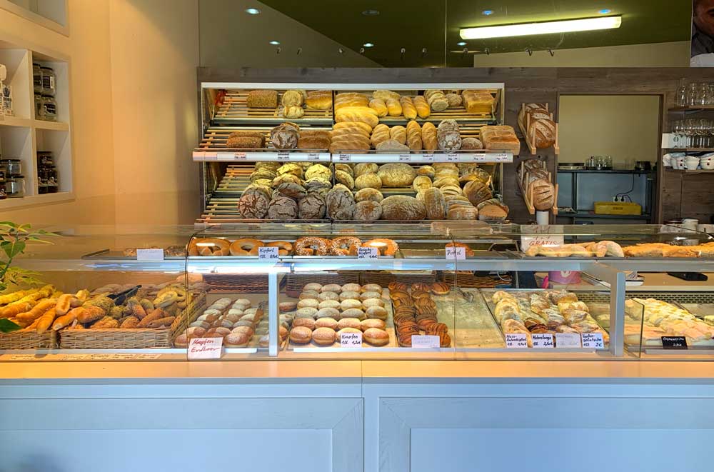 Auslage in der Bäckerei Woltron Auslage in der Bäckerei Woltron